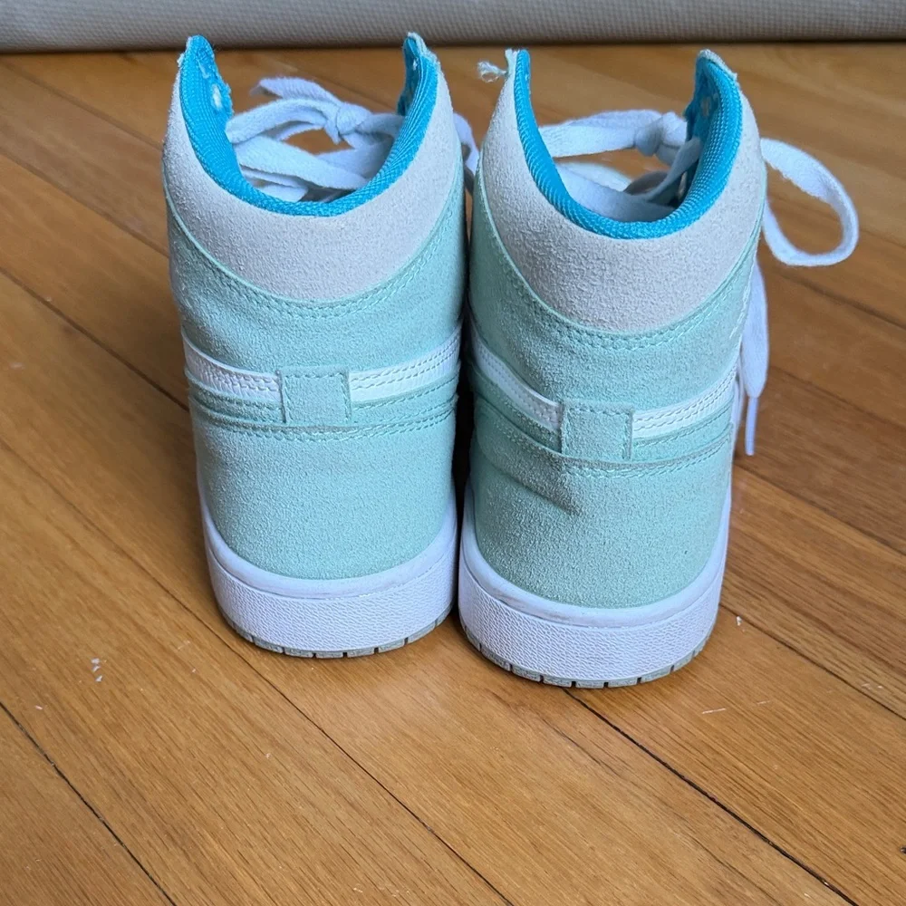 SP 19 Air Jordan 1 High-Top OG Sneakers in Mint and White - Picture 4 of 8